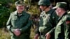 Лукашенко во время посещения военных учений под Гродно, недалеко от границы Польши и Литвы, 22 августа 2020 года